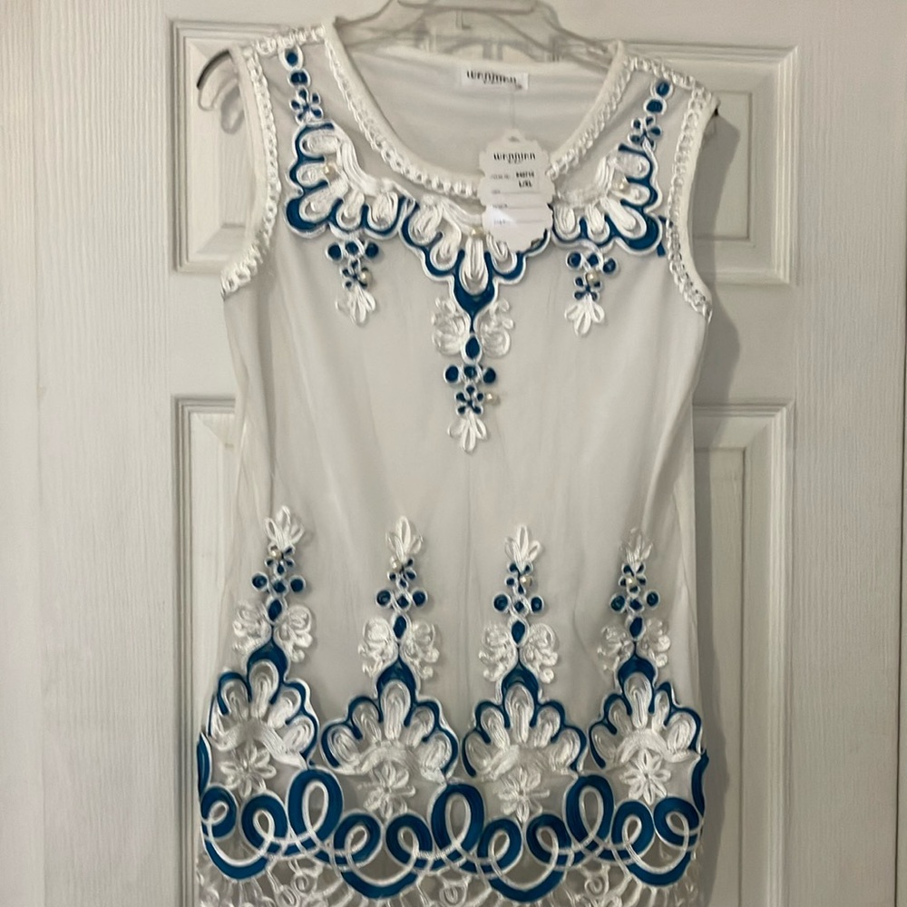 Wannian White and Blue Embroidered Sleeveless Top Size L/XL